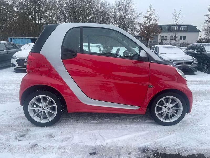Gebraucht Smart ForTwo Coupé 84 PS (61 kW) 2012 Cherry/rally red Coupé