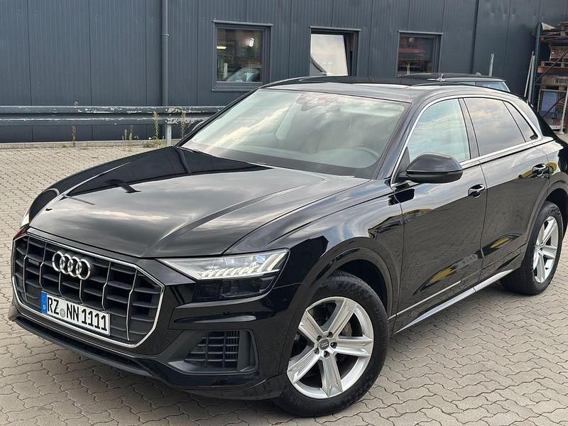 Schwarz Gebraucht 2020 Audi Q8 Ambiente SUV | 46.999 € (Superpreis) - Bild 1/4