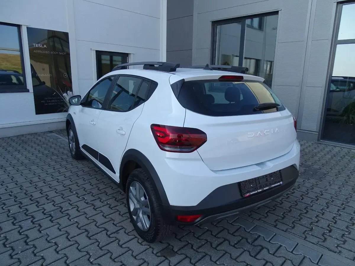Gebraucht Dacia Sandero Expression 91 PS (66 kW) 2023 Weiß SUV