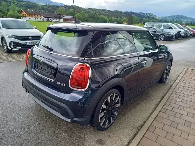 Używany Mini Cooper Classic 136 KM (100 kW) 2021 Czarny Hatchback