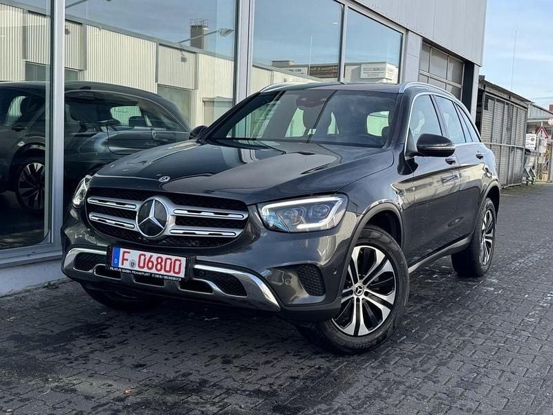 Grau Gebraucht 2020 Mercedes GLC220 SUV | 28.899 € (Etwas zu teuer) - Bild 1/4