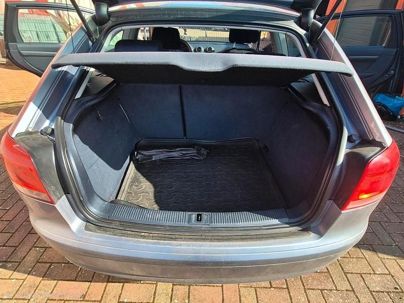 Second-hand Audi A3 101 CP (74 kW) 2005 Argintiu Hatchback