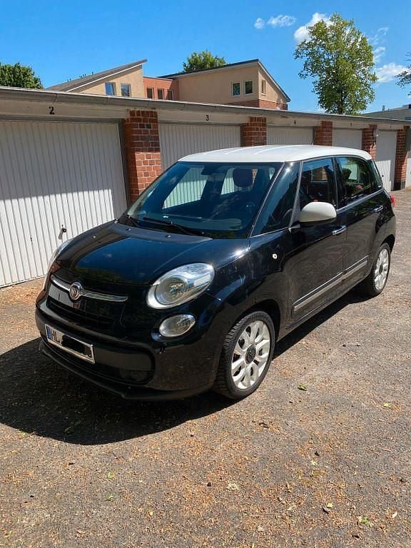 Schwarz Gebraucht 2014 Fiat 500L Easy Van / Kleinbus | 6.999 € (Fairer Preis) - Bild 1/4