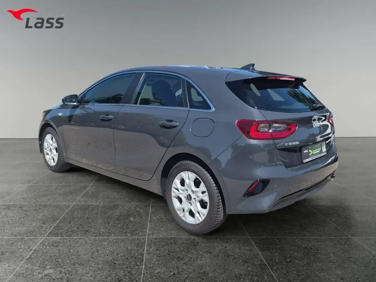 Używany Kia Ceed Vision 140 KM (102 kW) 2025 Szary Hatchback