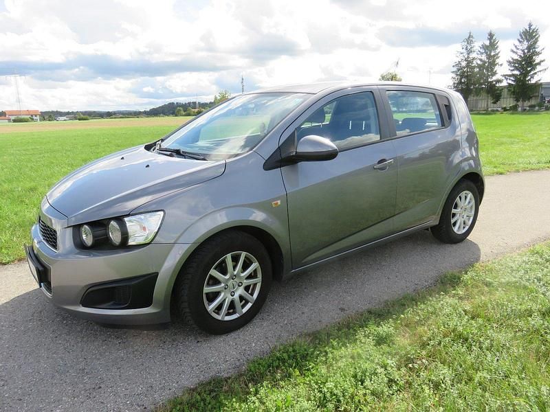 Grau Gebraucht 2012 Chevrolet Aveo LT Kleinwagen | 4.800 € (Fairer Preis) - Bild 1/4