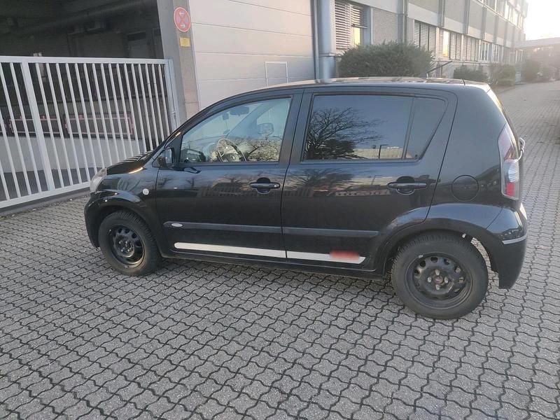 Gebraucht Daihatsu Sirion 69 PS (50 kW) 2010 Schwarz Kleinwagen