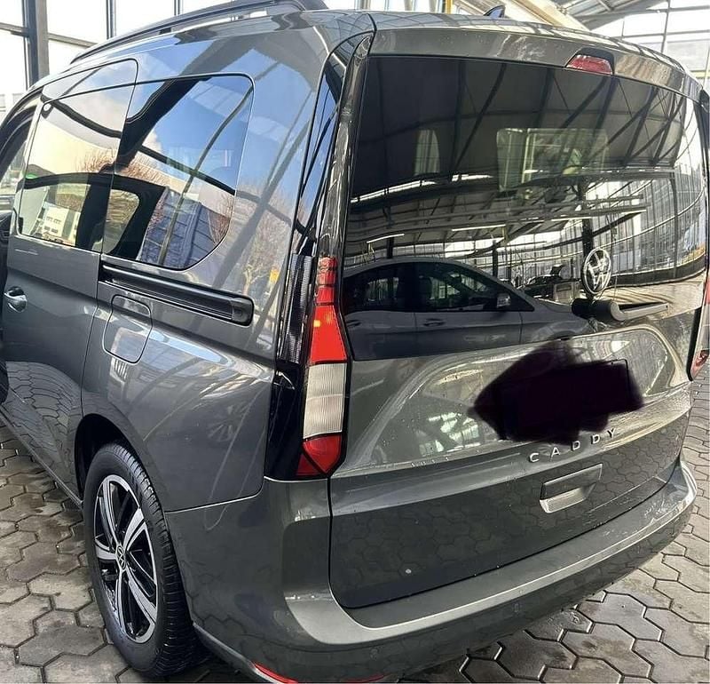 Gebraucht VW Caddy Dark Label 122 PS (89 kW) 2022 Grau Van / Kleinbus