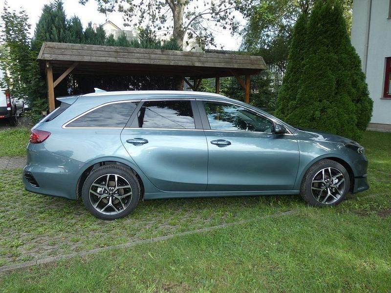 Neu Kia Ceed Sportswagon 140 PS (102 kW) 2025 Grau Kombi
