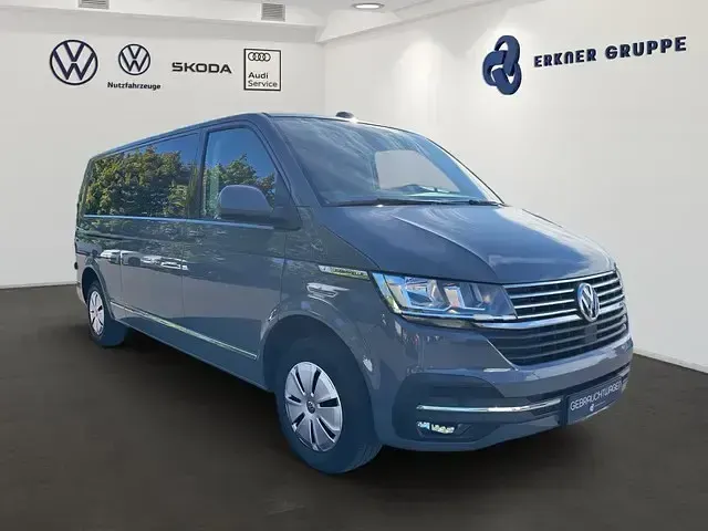 Gebraucht VW Caravelle Comfortline 150 PS (110 kW) 2024 Pure grey Van