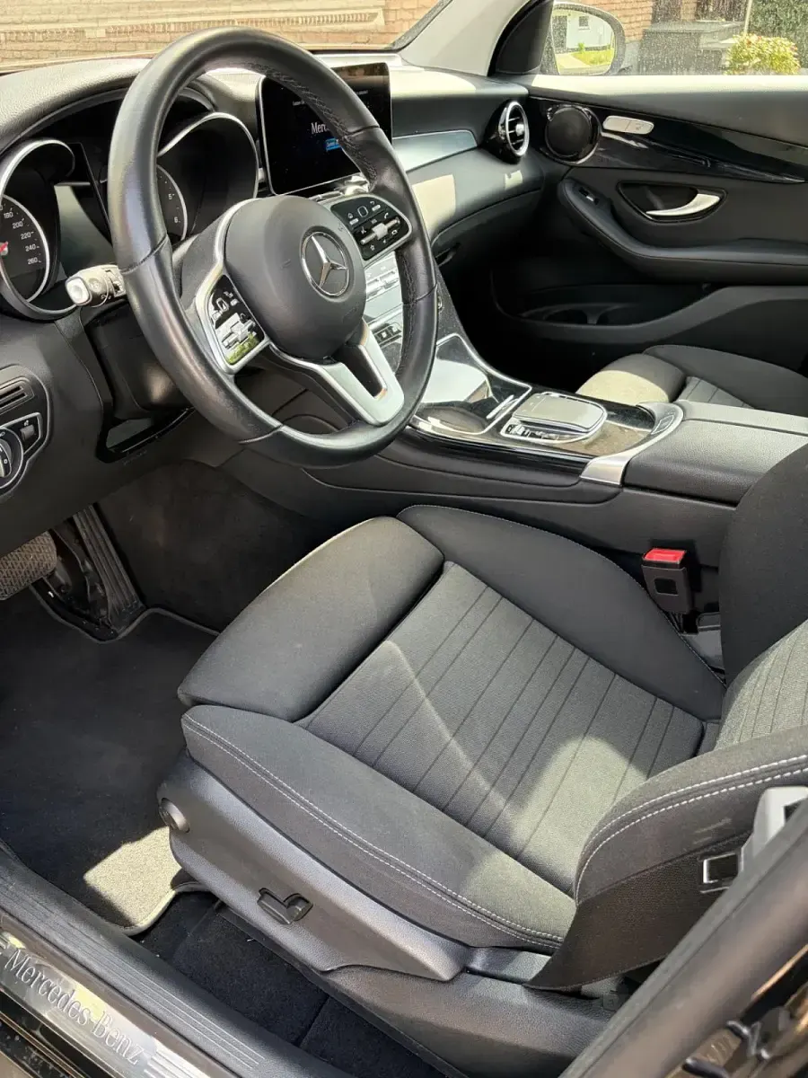 Gebraucht Mercedes GLC200 163 PS (119 kW) 2022 Schwarz SUV