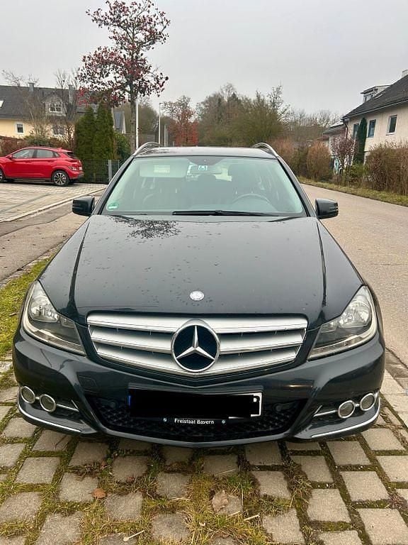 Gebraucht Mercedes C250 204 PS (150 kW) 2011 Schwarz Limousine