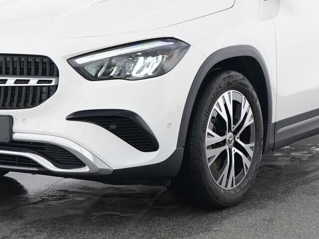Gebraucht Mercedes GLA180 Advanced 136 PS (100 kW) 2024 Unilack polarweiß SUV