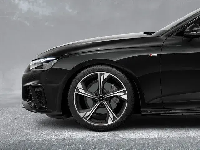 Gebraucht Audi A4 S-Line 163 PS (119 kW) 2024 Mythosschwarz metallic Kombi