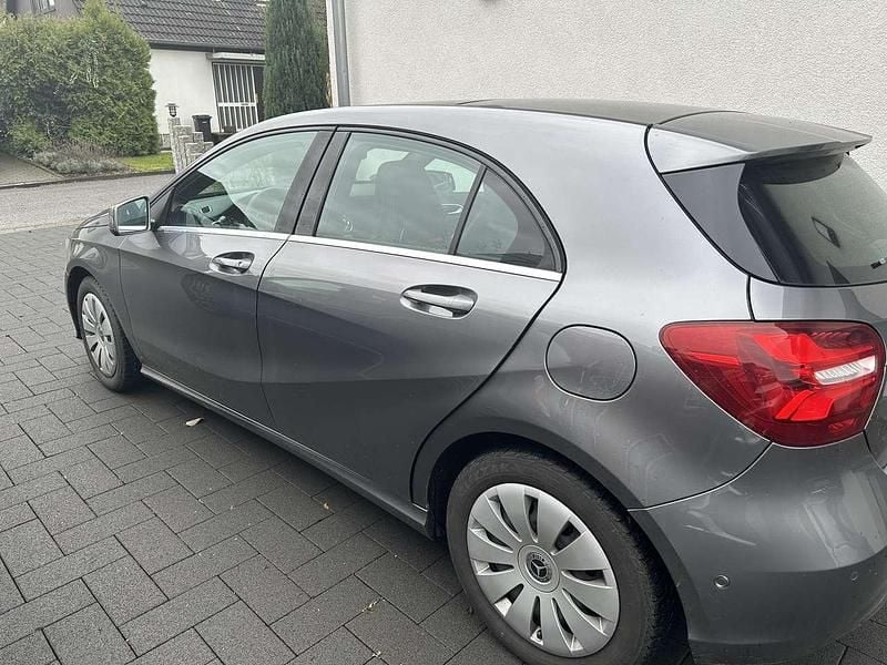 Gebraucht Mercedes A200 136 PS (100 kW) 2017 Grau Kleinwagen