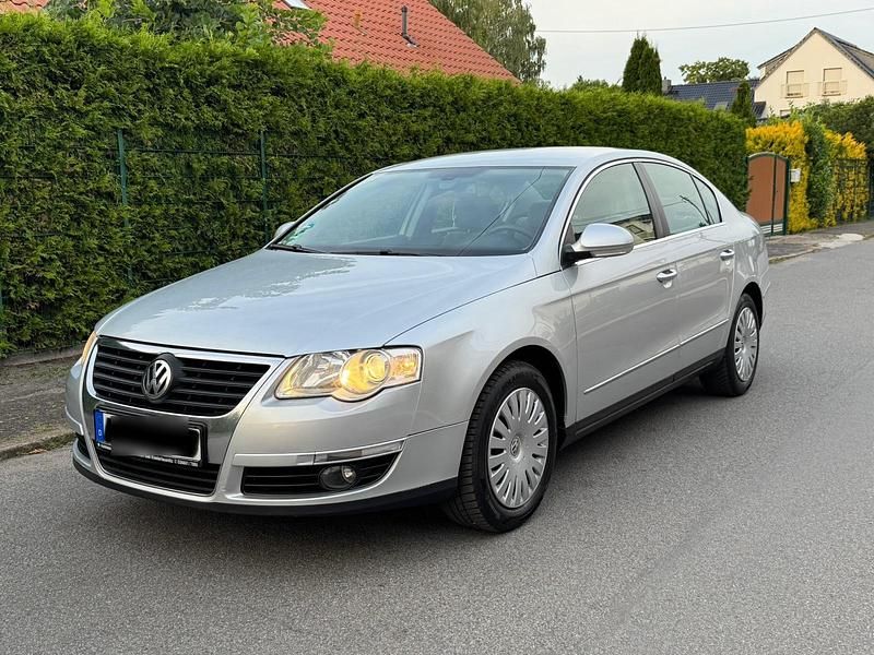Silber Gebraucht 2006 VW Passat Limousine | 1.900 € (Superpreis) - Bild 1/4