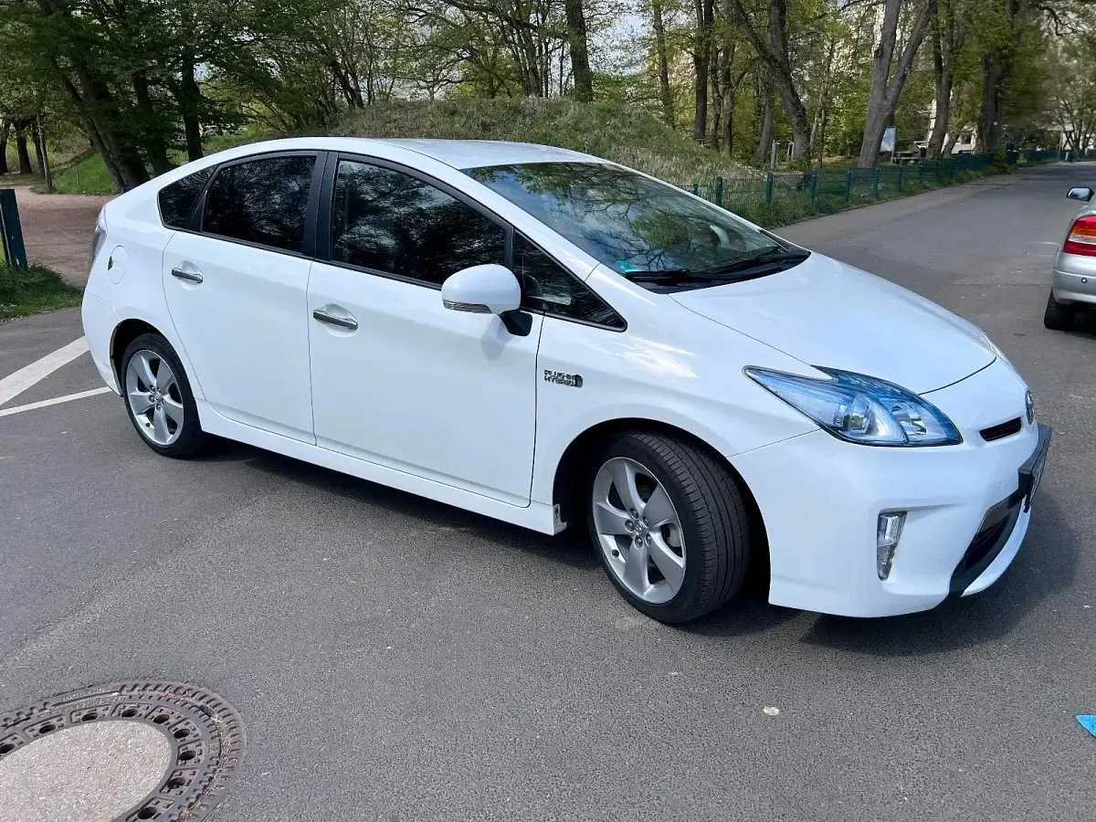 Gebraucht Toyota Prius 136 PS (100 kW) 2013 Weiß Limousine