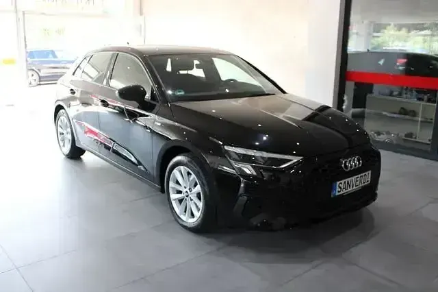 Gebraucht Audi A3 Sport 116 PS (85 kW) 2022 Mythosschwarz Limousine