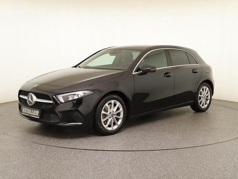 Gebraucht Mercedes A250 Progressive 224 PS (164 kW) 2021 Metalliclack kosmosschwarz (metallic) Limousine