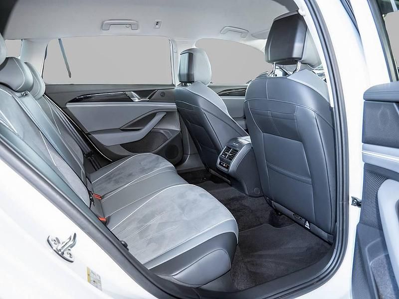 Usata VW Passat 150 CV (110 kW) 2025 Bianco Station wagon