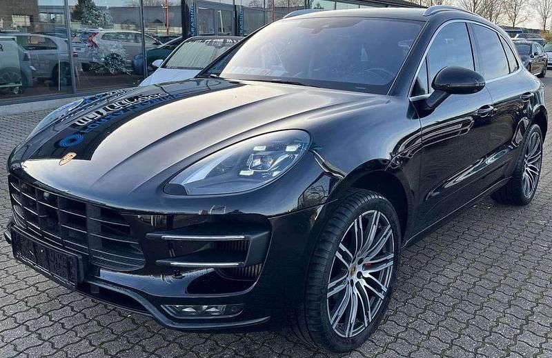 Schwarz Gebraucht 2016 Porsche Macan Turbo Chrono SUV | 34.999 € - Bild 1/4