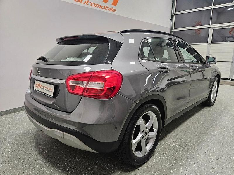 Gebraucht Mercedes GLA200 136 PS (100 kW) 2018 Grau SUV