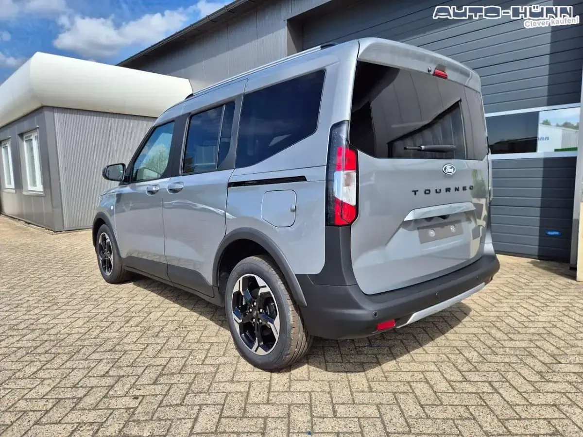 Nowe Ford Tourneo Courier Active 125 KM (91 kW) 2026 Srebrny Minivan
