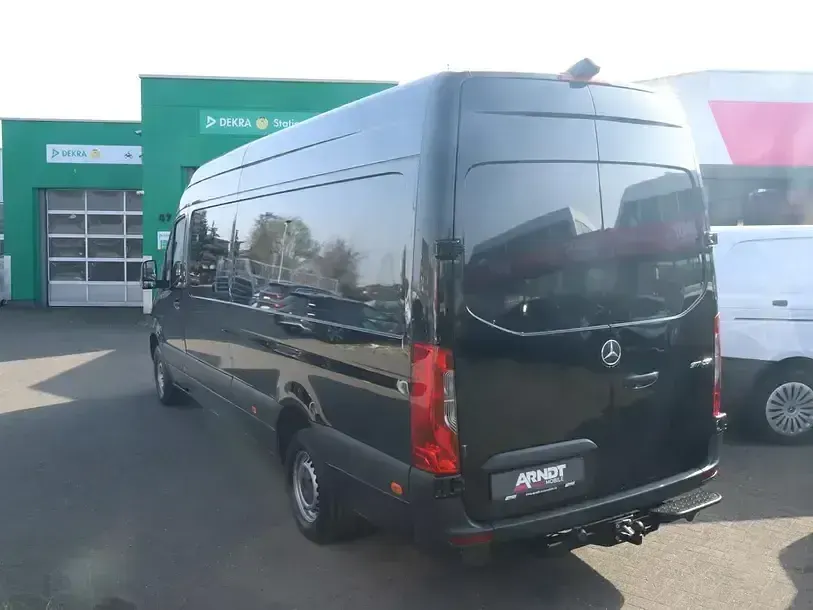 Używany Mercedes Sprinter 170 KM (125 kW) 2023 Czarny Van