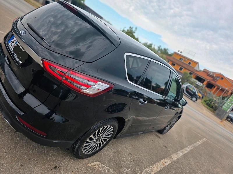 Schwarz Gebraucht 2018 Ford S-MAX Titanium Van / Kleinbus | 12.800 € (Superpreis) - Bild 1/4