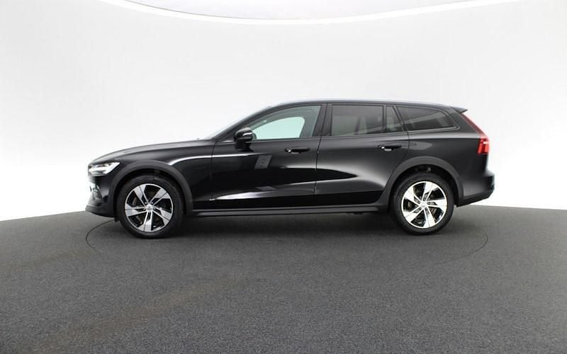 Gebraucht Volvo V60 CC Plus 197 PS (144 kW) 2024 Schwarz Kombi