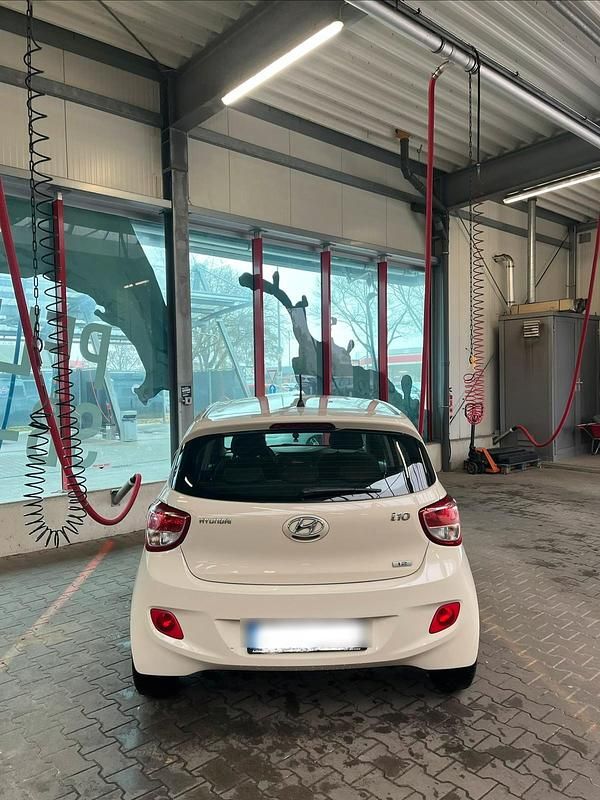 Gebraucht Hyundai i10 87 PS (63 kW) 2014 Beige Kleinwagen
