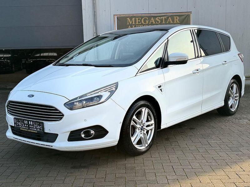 Gebraucht Ford S-MAX Titanium 179 PS (131 kW) 2017 Weiß Van / Kleinbus