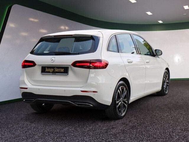 Gebraucht Mercedes B200 Advanced 150 PS (110 kW) 2023 Weiss / polarweiß Van / Kleinbus