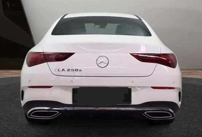 Gebraucht Mercedes CLA250e 163 PS (119 kW) 2024 Weiß Limousine