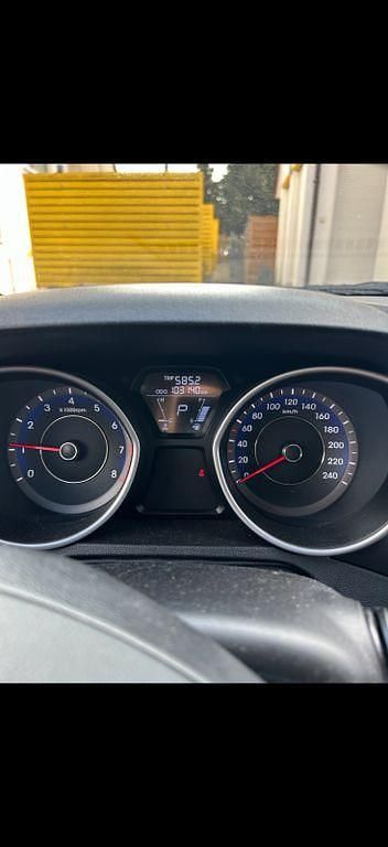 Gebraucht Hyundai Elantra 132 PS (97 kW) 2013 Weiß Limousine