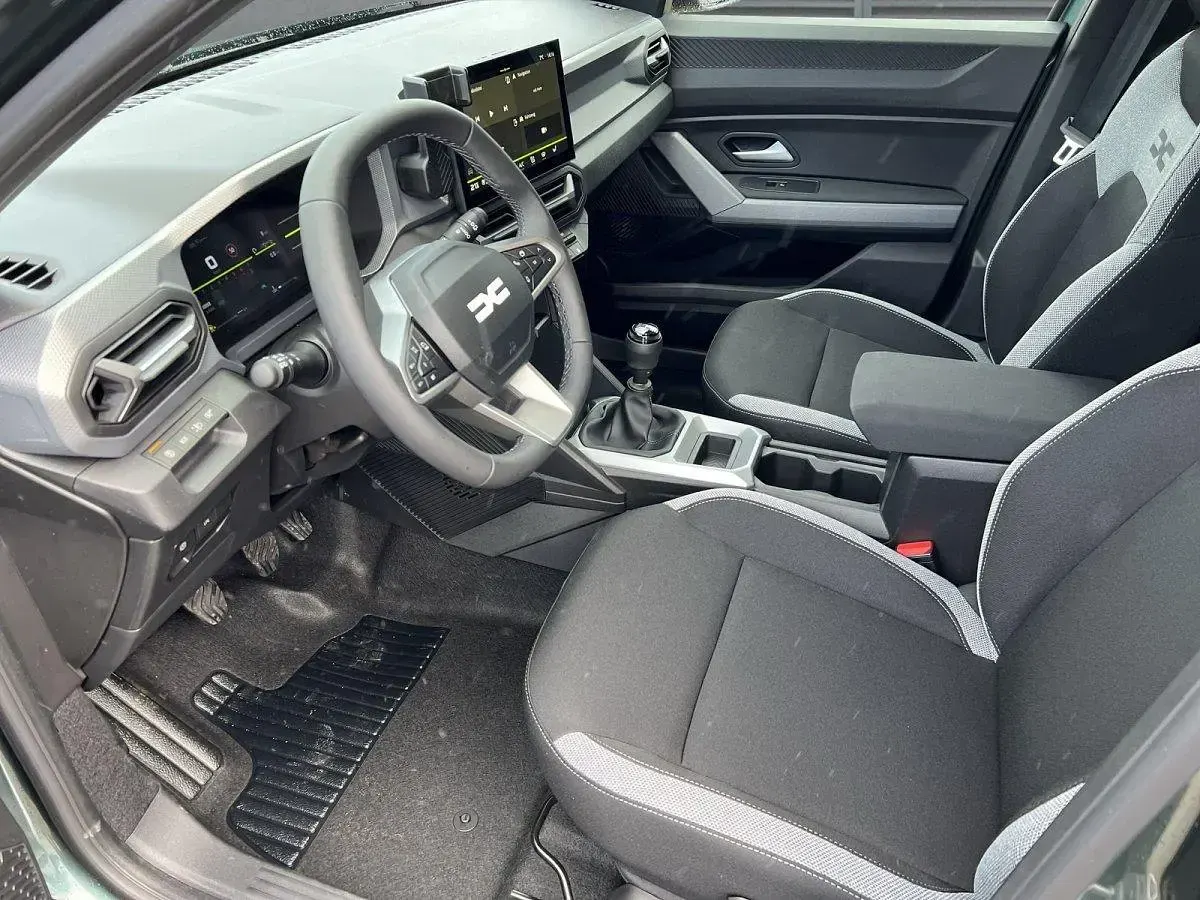 Neu Dacia Duster Journey 122 PS (89 kW) 2026 Zedergrün SUV