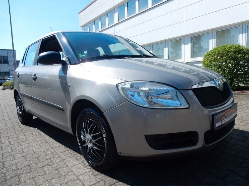Grau Gebraucht 2010 Skoda Fabia Limousine | 2.500 € (Guter Preis) - Bild 1/4