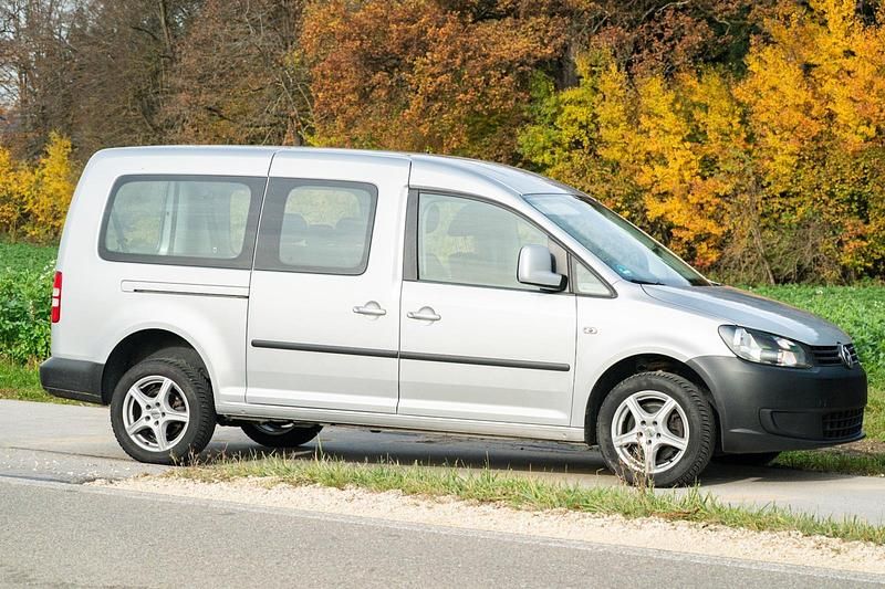 Gebraucht VW Caddy Maxi 140 PS (102 kW) 2015 Silber Van / Kleinbus