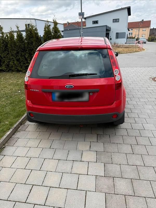 Gebraucht Ford Fiesta Style 63 PS (46 kW) 2007 Rot Kleinwagen