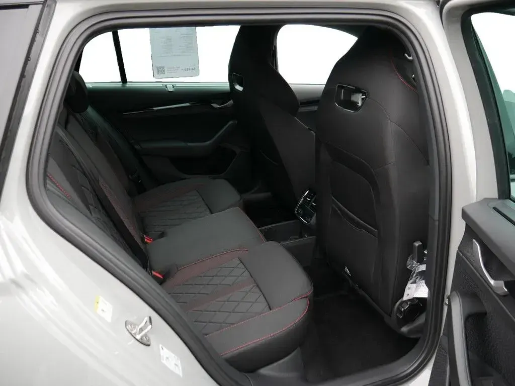 Neu Skoda Octavia RS 265 PS (194 kW) 2026 Grau Limousine