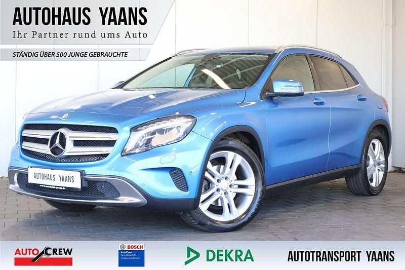 Blau Gebraucht 2016 Mercedes GLA180 SUV | 15.989 € (Guter Preis) - Bild 1/4