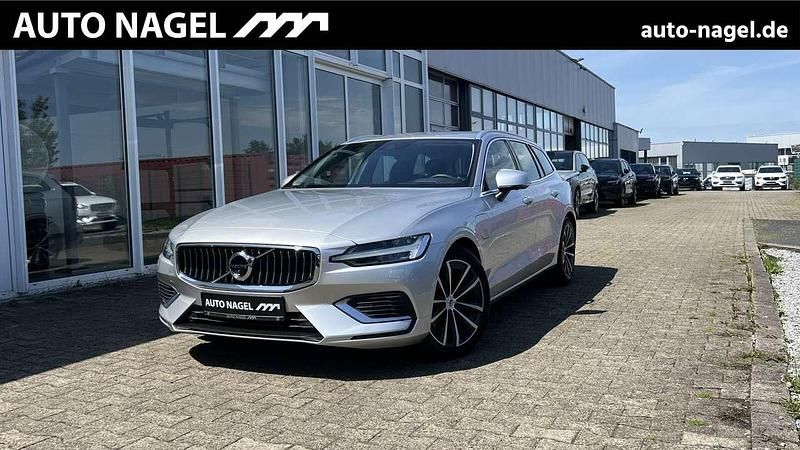 Bright silver / Gebraucht 2022 Volvo V60 Core Kombi | 34.000 € (Fairer Preis) - Bild 1/4
