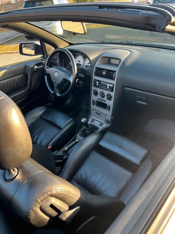 Gebraucht Opel Astra Cabriolet 125 PS (91 kW) 2001 Silber Cabrio