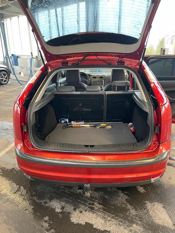 Gebraucht Ford Focus 101 PS (74 kW) 2005 Rot Limousine