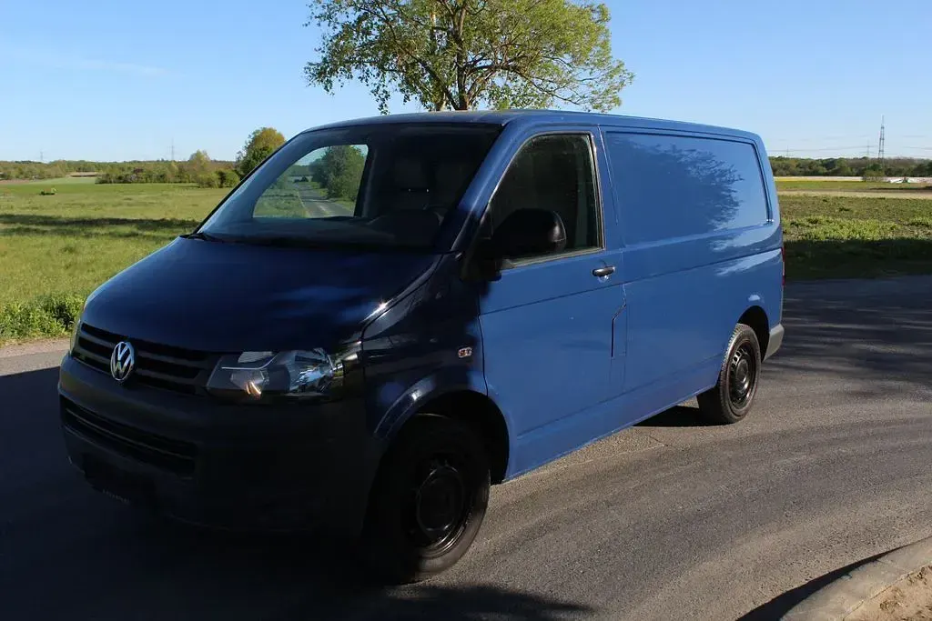 Second-hand VW Transporter 140 CP (102 kW) 2010 Albastru Van