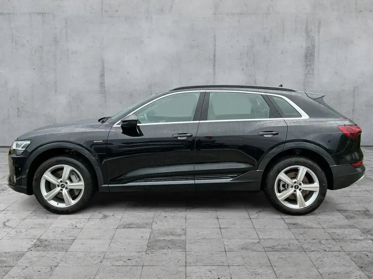 Gebraucht Audi e-tron Advanced 300 kW (408 PS) 2022 Schwarz SUV