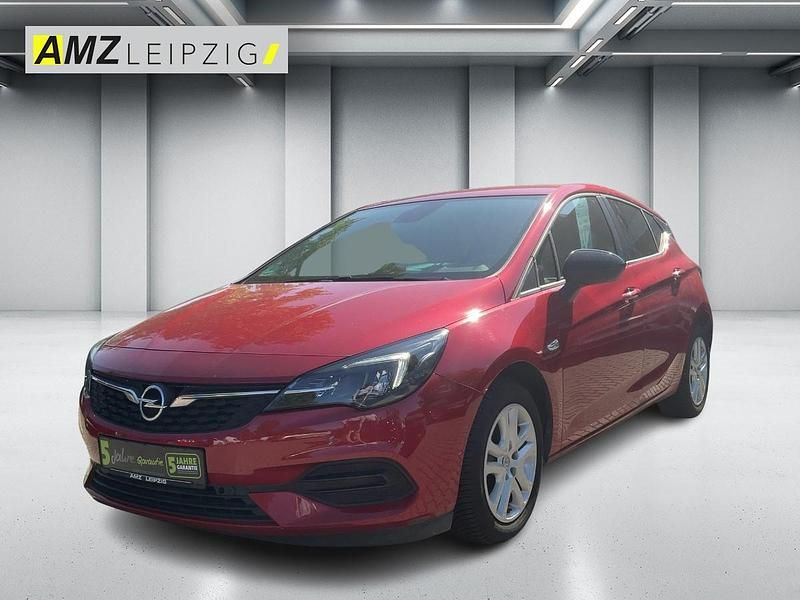Chili rot/kardio rot Gebraucht 2021 Opel Astra Edition Limousine | 14.495 € (Guter Preis) - Bild 1/4