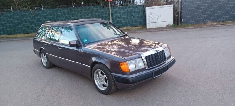 Gebraucht Mercedes E230 132 PS (97 kW) 1992 Violet Kombi