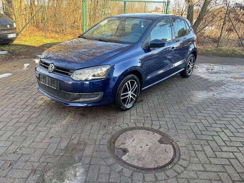 Blau Gebraucht 2010 VW Polo Comfortline Limousine | 6.250 € (Fairer Preis) - Bild 1/4