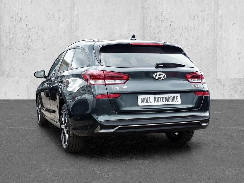 Gebraucht Hyundai i30 Advantage 140 PS (102 kW) 2024 Cypress green / mic Kombi