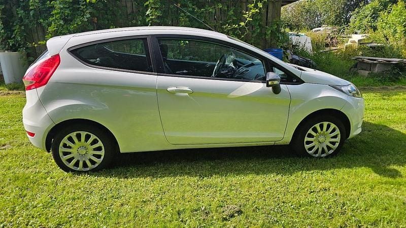 Gebraucht Ford Fiesta 60 PS (44 kW) 2009 Weiß Limousine